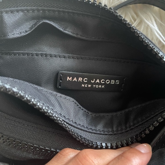 Marc Jacobs Black Nylon cross body bag - Picture 2 of 2